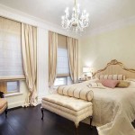 Sur les fenêtres - rideaux combinés de rideaux classiques et rideaux romains