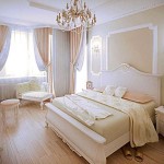 Des panneaux (ou médaillons) peuvent également être présents dans la conception de la chambre