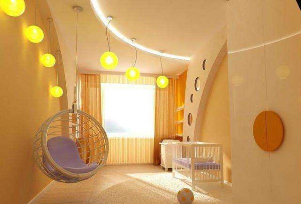 Conception inhabituelle d'une chambre pour un nouveau-né