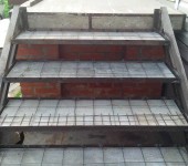 Les étapes sont prêtes pour le coulage du béton