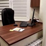 Le rebord de fenêtre restant de la fenêtre peut être utilisé comme table
