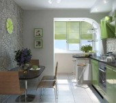 Joindre la loggia à la cuisine vous permet de décharger la zone principale