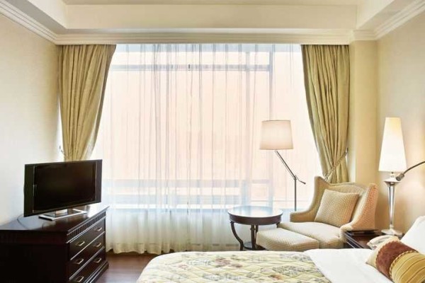 L'organza dans la chambre conviendra à tous les intérieurs