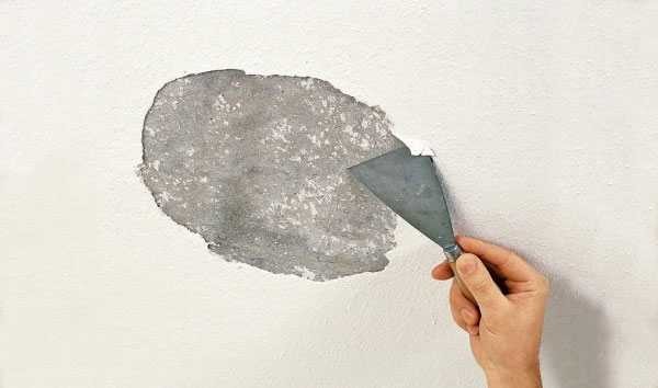 Retirer la vieille peinture est un long processus