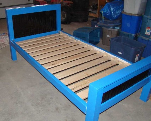 Lit de bricolage pour enfants assemblé