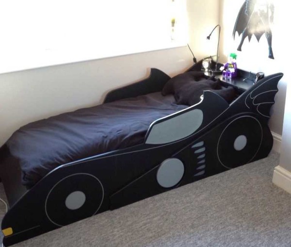 Nous fabriquons un tel lit de voiture pour enfants de nos propres mains