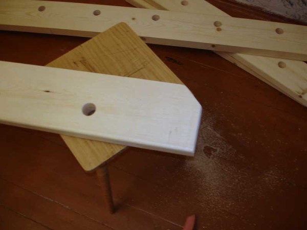 Coupez un morceau au bas des racks - il y a un socle
