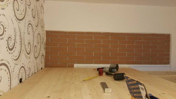 Outil de pose de platelage de lit mezzanine en bois