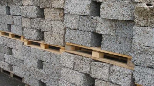C'est ainsi que vous pouvez stocker des blocs de béton en bois fabriqués à la main.