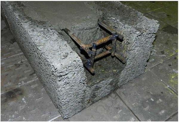 C'est ainsi que les linteaux sont faits de blocs de béton de bois au-dessus des fenêtres et des portes.