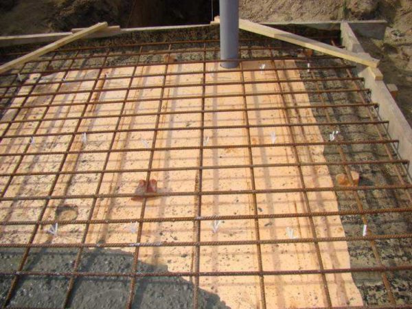 Coffrage, isolation, renforcement de la dalle de plancher de cave