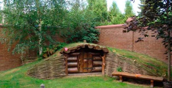 La cave sur le site peut être un élément de décor