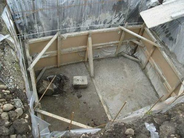 Vous pouvez faire une cave en béton sur n'importe quel sol