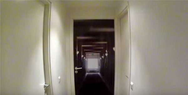 C'est ainsi que les vieilles portes peuvent être renouvelées avec un film photo-imprimé.