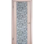 Personne n'a dit que toute la surface du vantail de la porte devait être recouverte de papier peint.