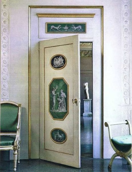Option de décoration de porte pour un intérieur classique