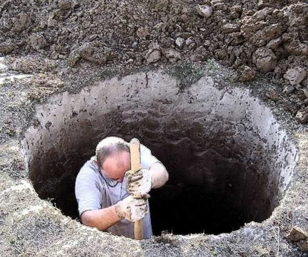 Creuser un trou sous un puits