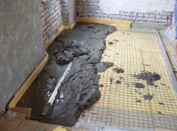 Après le cadre de renforcement, le béton peut être posé
