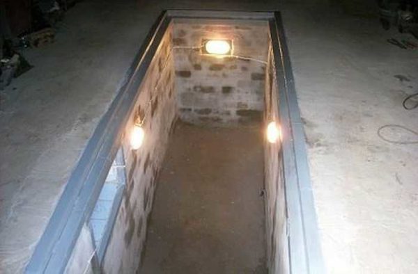 Le câblage doit être installé avant de commencer à poser / couler les murs