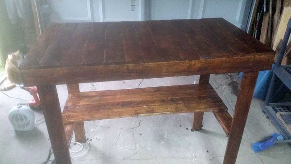 La table faite maison pour donner est prête