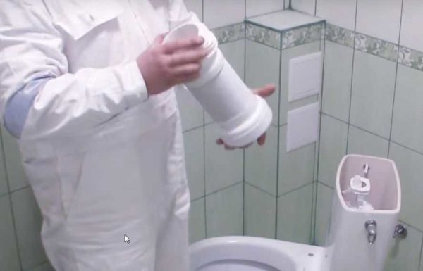 Ondulation pour connecter les toilettes à l'égout