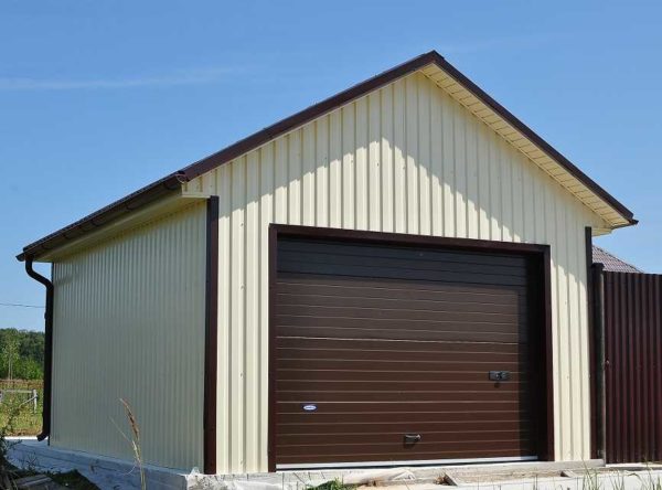 Un garage en carton ondulé peut être fabriqué indépendamment