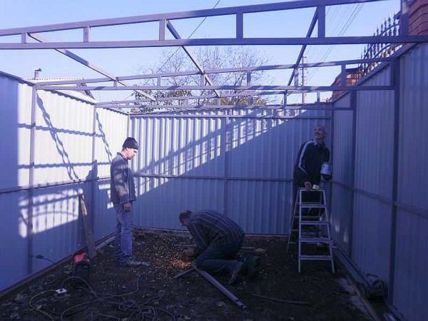 Un exemple de fermes pour former un toit à pignon d'un garage