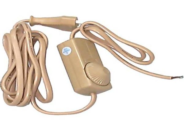 Le variateur sur cordon peut être installé sur n'importe quelle lampe de table, applique, lampadaire (avec une lampe à incandescence)