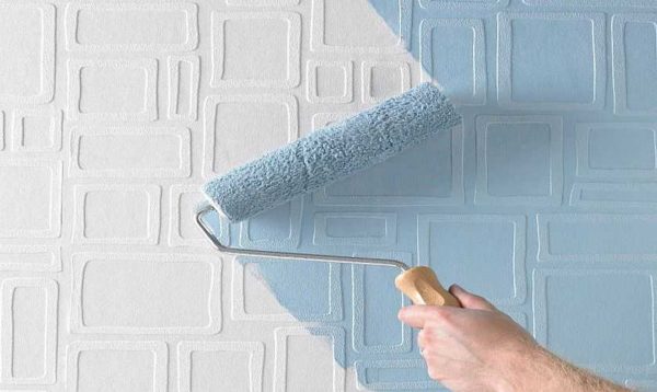 Les papiers peints spéciaux peuvent être peints avec des peintures à base d'eau.