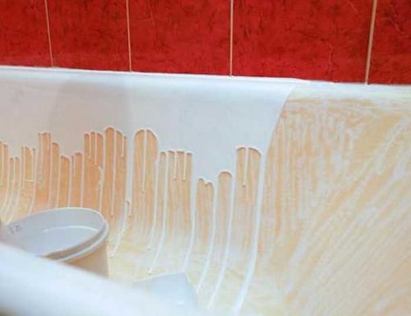Bain en vrac - ils le disent pour une bonne raison. L'acrylique est juste versé sur les côtés