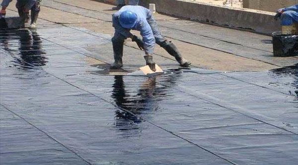 Méthode de montage de la toiture en rouleau sur du mastic