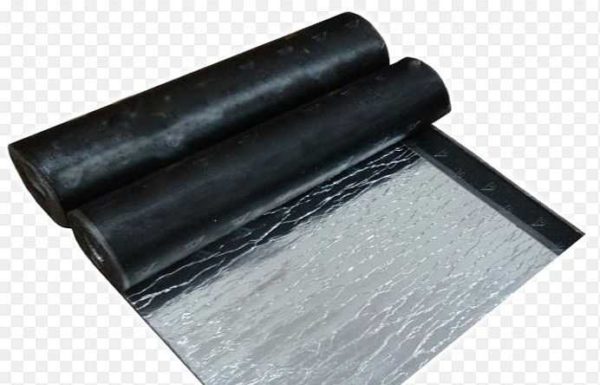 Folgoizol - d'un côté, la feuille est collée au liant bitume-polymère