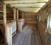 Porcherie d'un bar - OSB est cousu à l'extérieur (photo suivante)