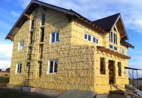 Maison isolée avec de la mousse de polyuréthane