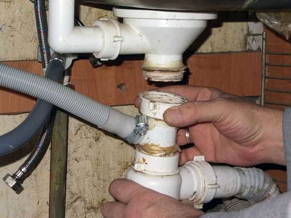 Une des options pour un siphon et un écrou qui doivent être tournés