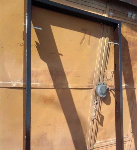 Cadre de porte pour portes en fer peintes