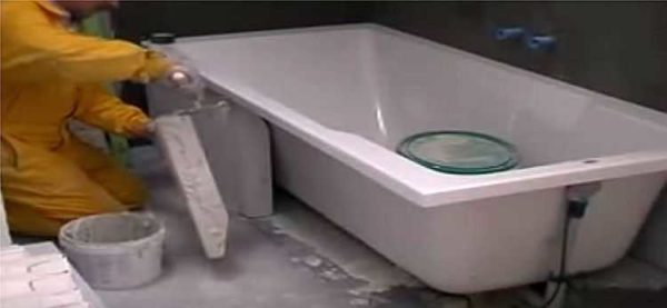 Pose de l'écran sous un bain de mousse de béton