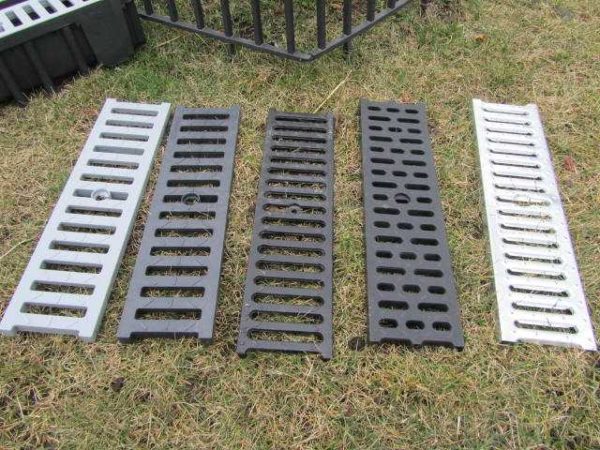 Les treillis peuvent également être carrés - pour les entrées d'eau de pluie ponctuelles