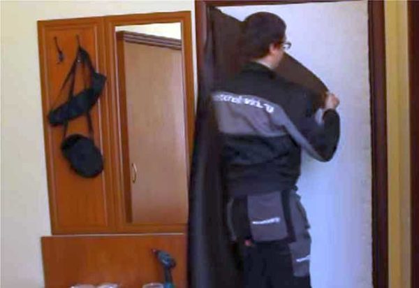Rentrer le bord supérieur, le fixer