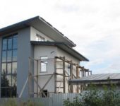 Maison avec un toit en pente - presque fini