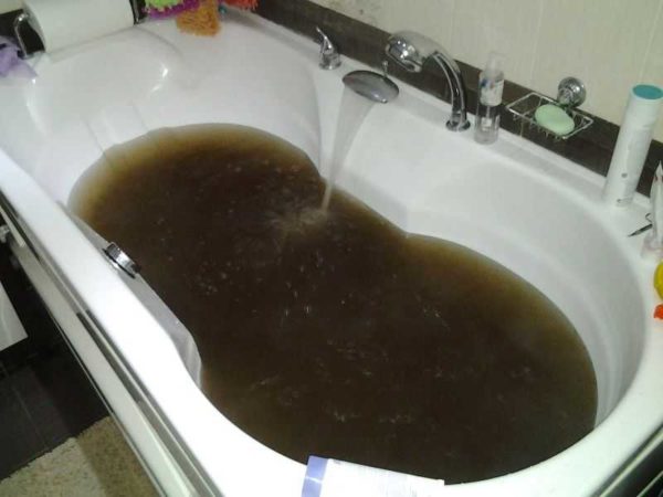 Les conséquences d'un égout bouché dans un appartement
