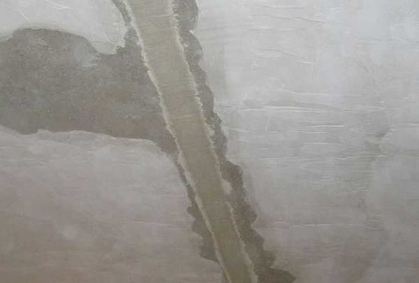 Cela ressemble à une couture au plafond
