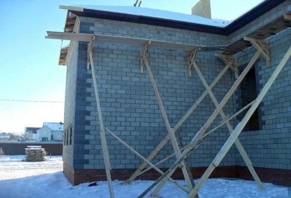 Les butées installées se renversent avec des flèches