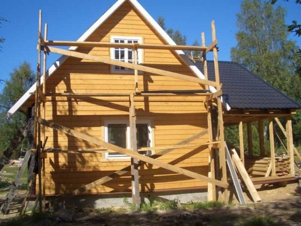 Les échafaudages en bois de bricolage peuvent être fabriqués en quelques jours