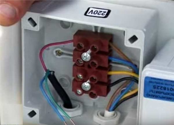 Connexion du câble d'alimentation