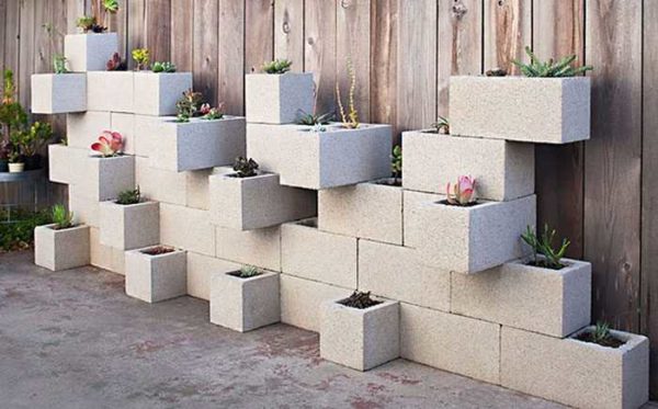 Vases en blocs de béton