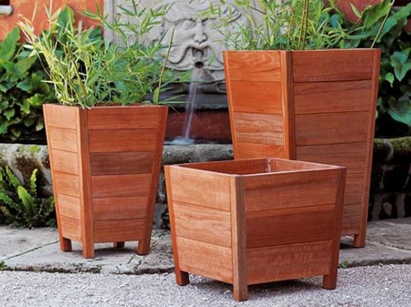 La deuxième option pour fabriquer des pots de fleurs en bois