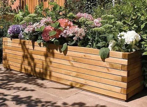 Pot de fleurs d'extérieur en bois