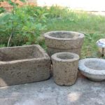 Vases et pots faits maison en béton pour fleurs d'extérieur