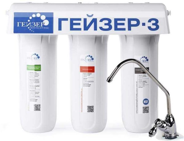 Geyser 3IVS Lux - l'un des filtres installés sous l'évier convient à l'eau à haute teneur en fer